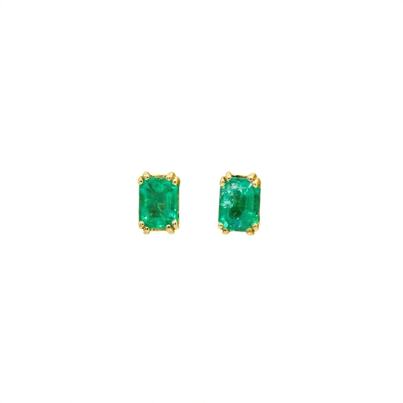 Puces d'oreilles en or taille émeraude