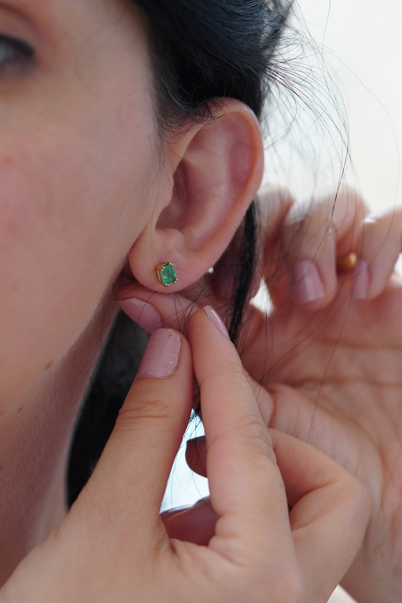 Boucles d'oreilles solitaires en or taille émeraude