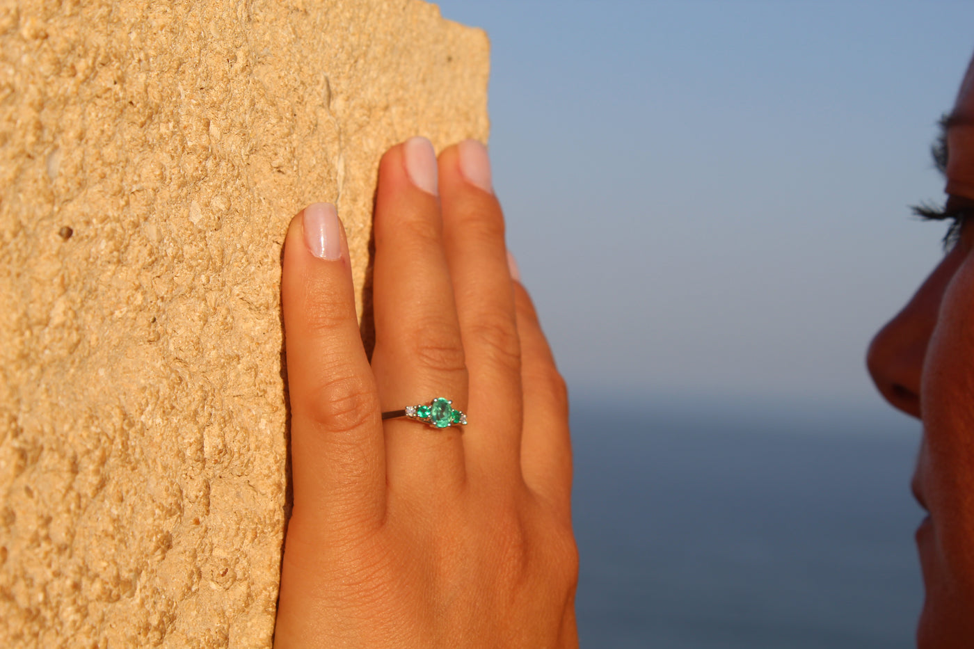 Bague Symphonie d'Émeraudes et de Diamants