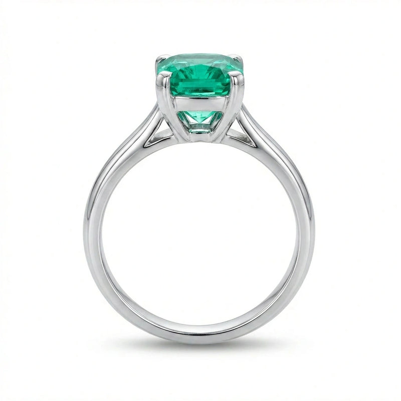 Bague en forme de coussin sertie de pierres vertes